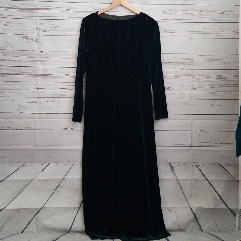 Match green velvet long dinner dress